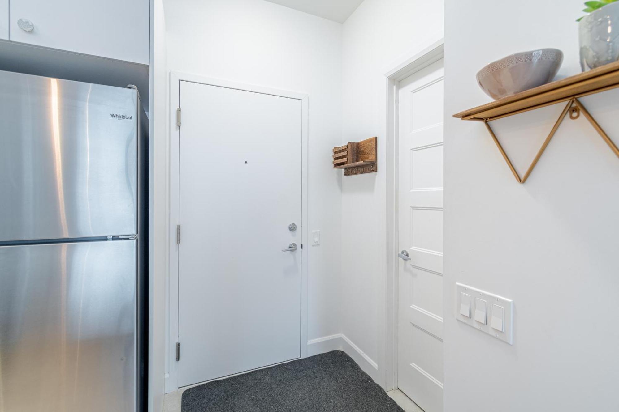 Old - Gym - Ac - Indoor Parking - Rooftop Chalet *